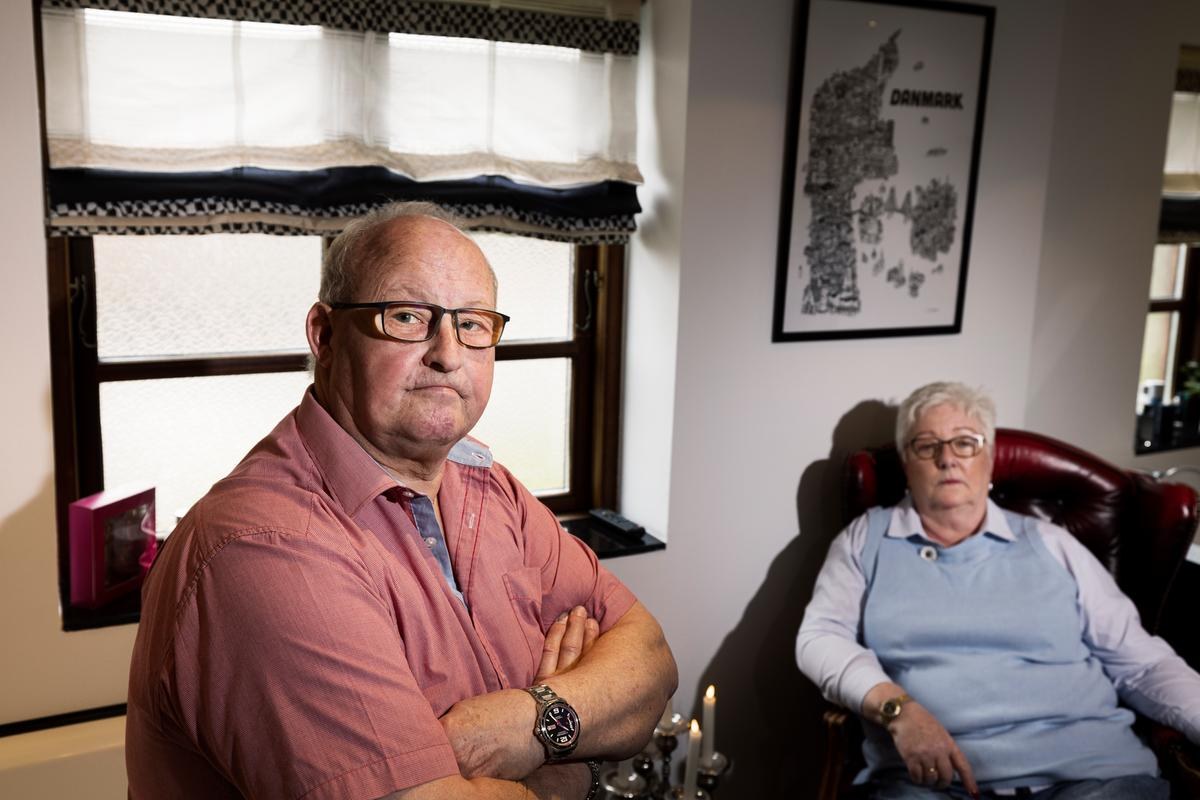 Allen Berling Christensen og hustru Merete Dalgaard fortalte i Fagbladet 3F, hvordan Allan Berling Christensen uden skyld er gået glip af en stor del af sin efterlønspræmie. Nu får han opbakning fra flere politikere.